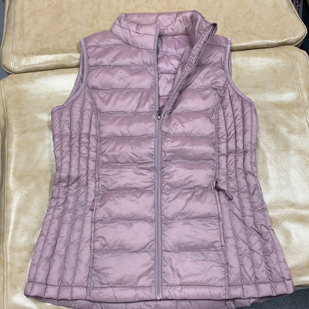 Ladies 32 Degrees lightweight puffer vest. Smalls,Mediums,Larges available